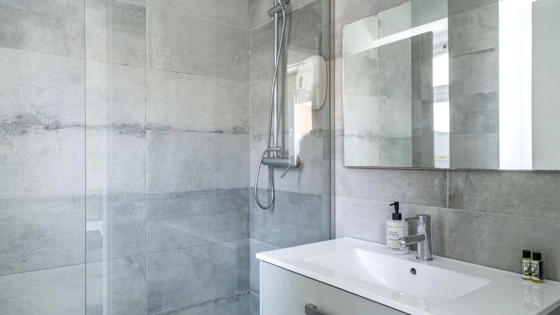 Cozy Avenida Guesthouse Lisbon 3*,