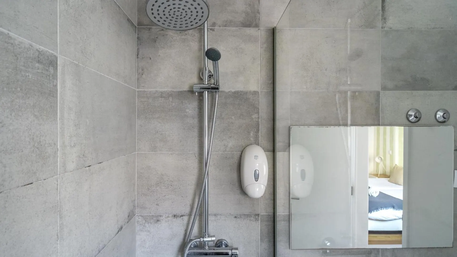 Cozy Avenida Guesthouse Lisbon Guest house