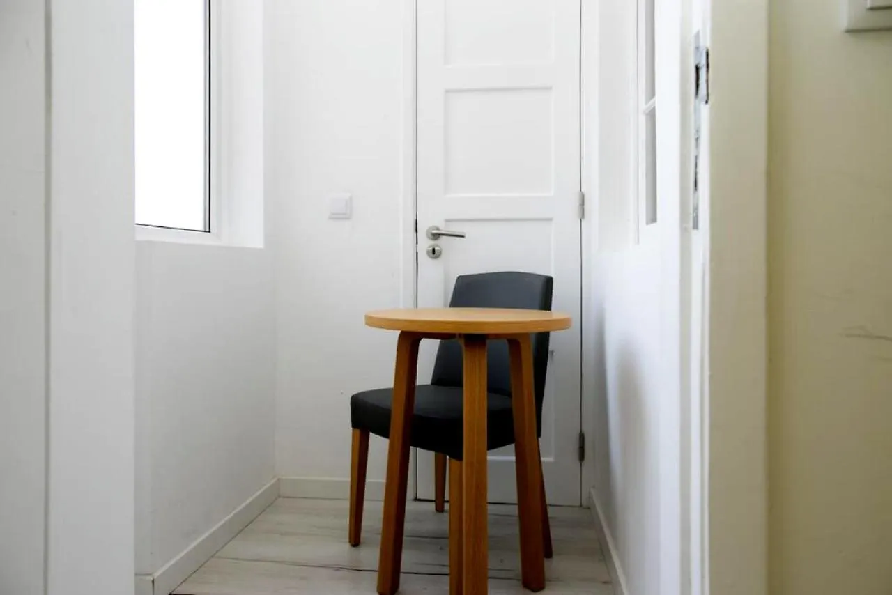 Cozy Avenida Guesthouse Lisboa 3*,